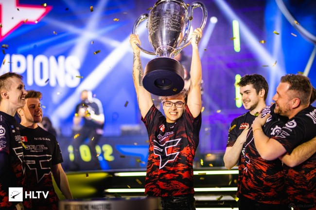 键盘冒奶？外媒排S11最强战队，LPL四队全上榜